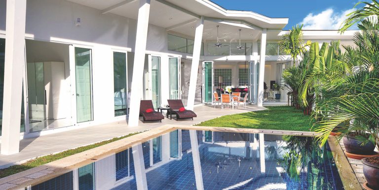 Spacious and Modern  villa with private pool