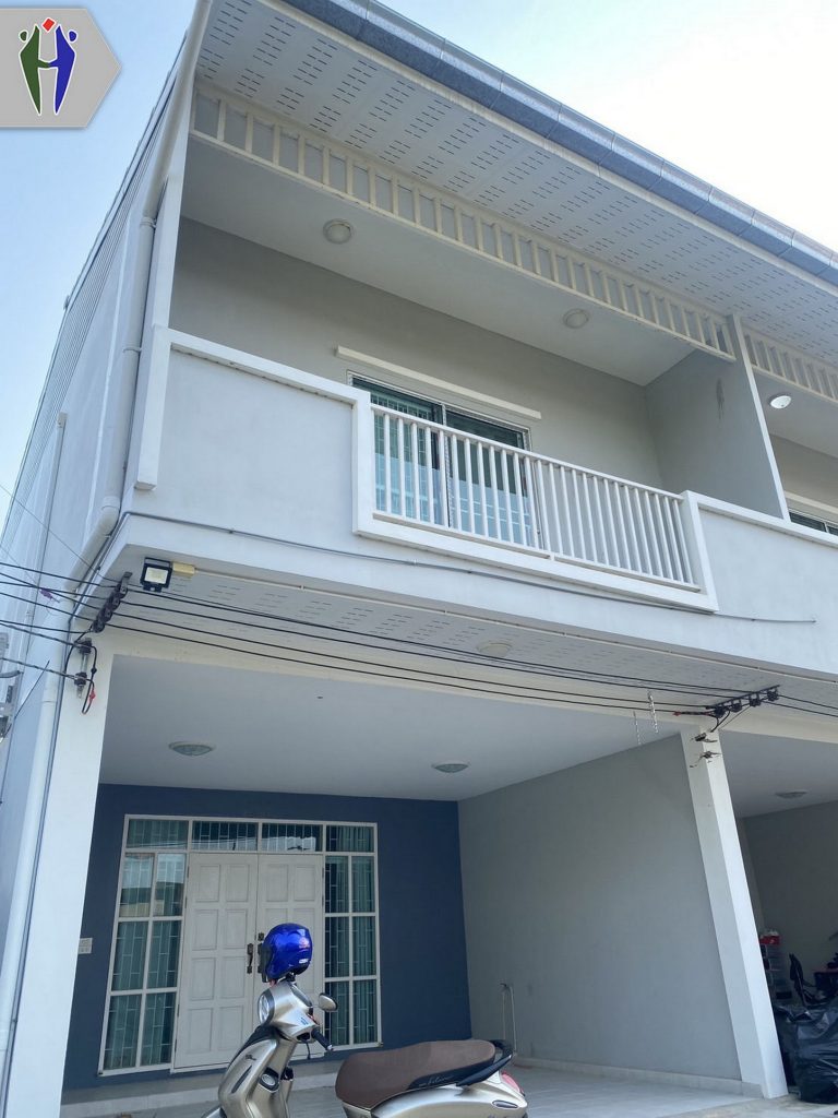 Townhouse 2 floors 16,000 baht Close to  Jomtien Beach
