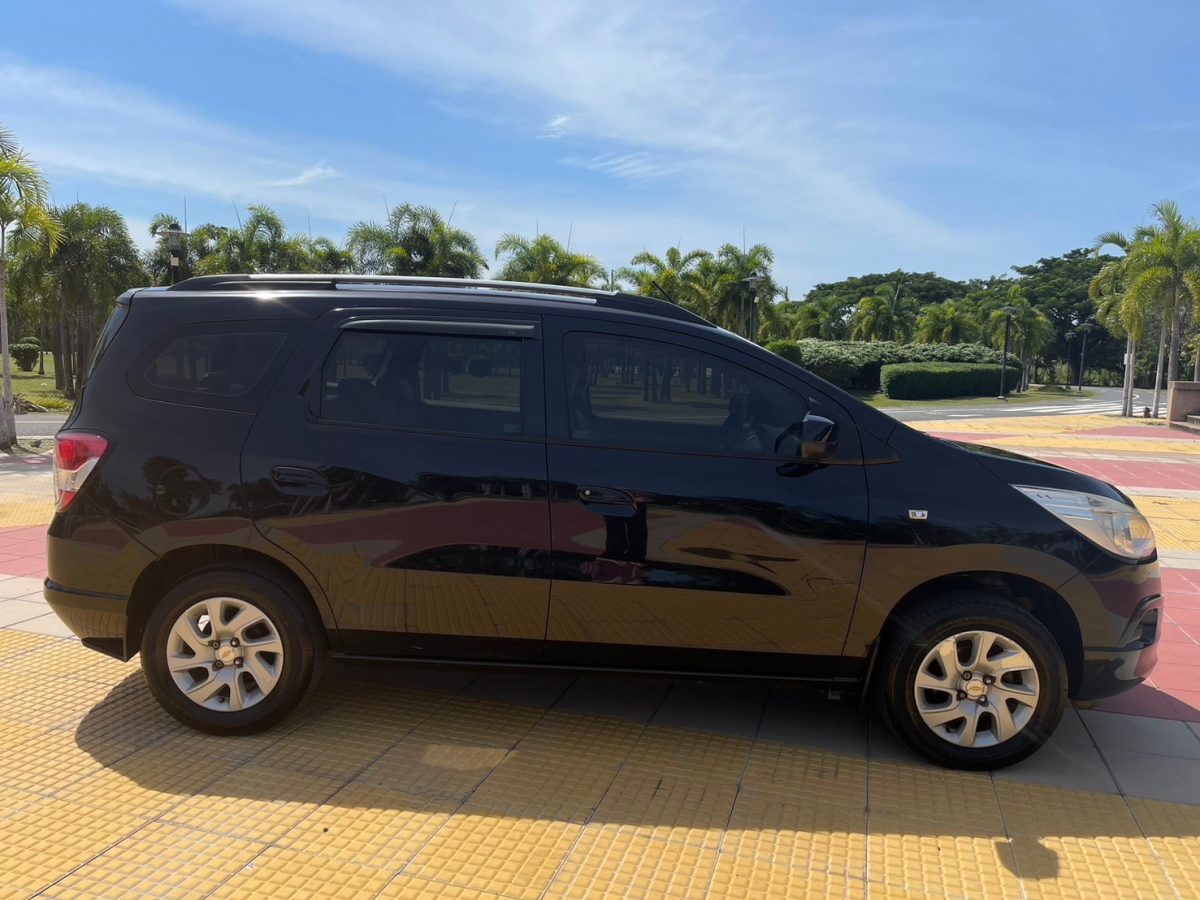 2014 Chevrolet Spin LTZ — photo 2