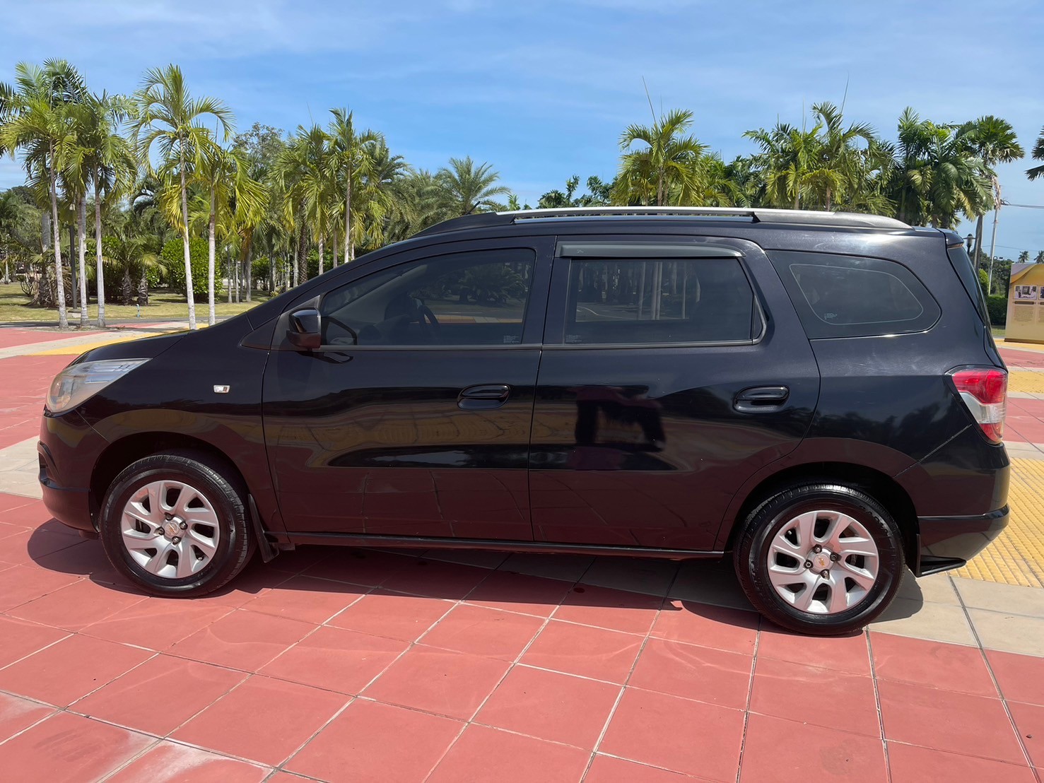 230713 Chevrolet Spin 2014 Black 118k_7088 (06)