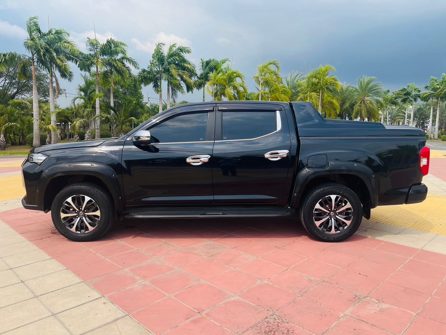 250211 MG Extender Double Cab 2.0 Grand X AT 2023 Black 39K_5324 (11)