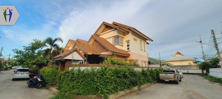 Single House Soi Chaiyapruk for Rent 3 Bedrooms 18,000 baht with Garden
