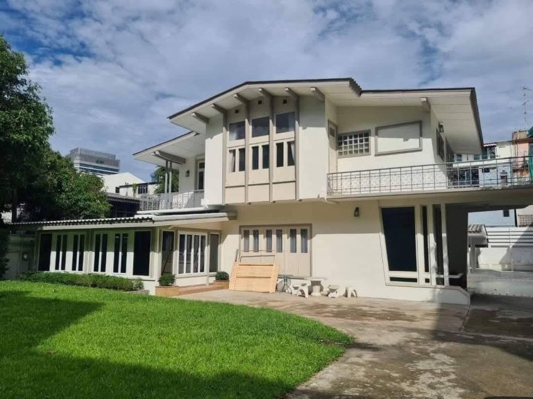 🏡 For Rent: Spacious Detached House in Sukhumvit 44