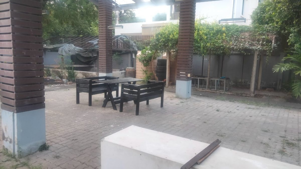 Sale and Rent Single Old House Bangkhen Latphrao  5 Beds House  for Sale Bigger area   114 sq.wah — photo 3