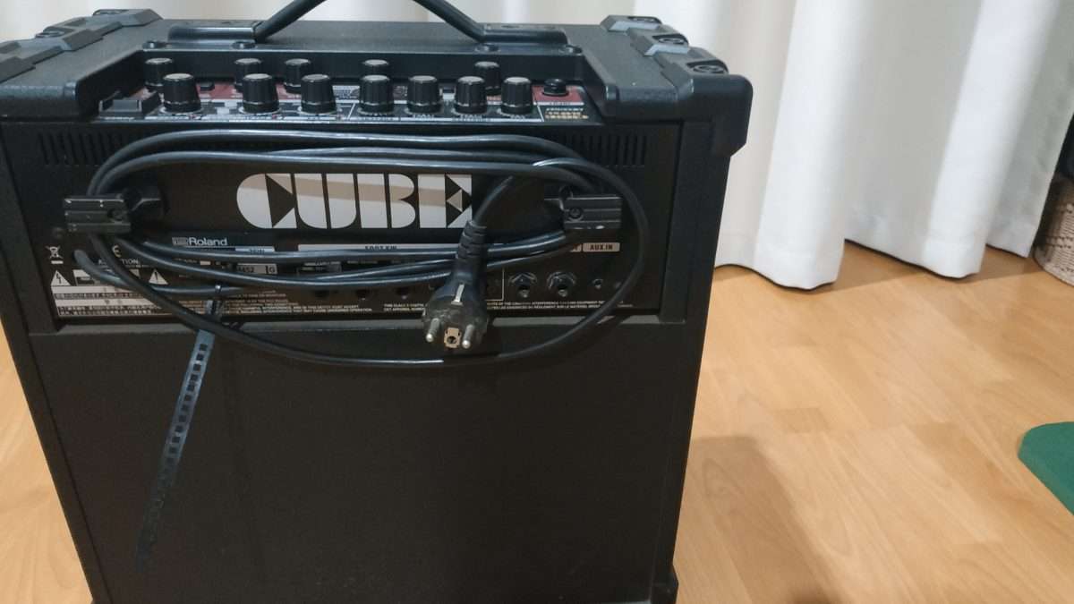 AMPLIFIER ROLAND CUBE 80XL — photo 3