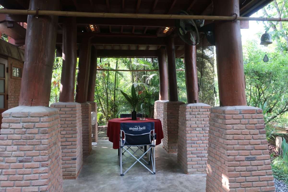 Chiang Mai: Romantic little lakeside home (1-2 bedrooms), in a natural garden. — photo 2
