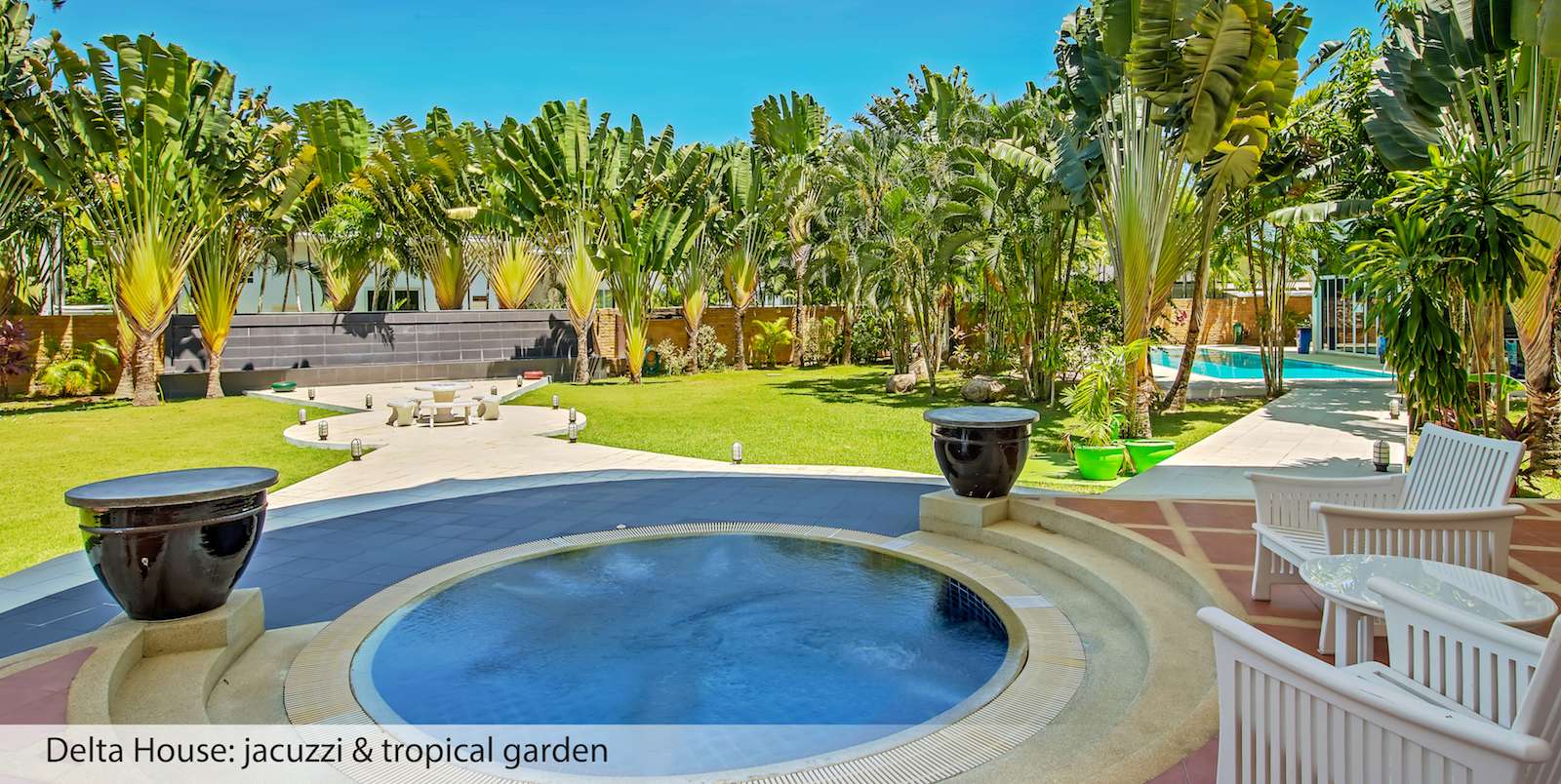 Delta House jacuzzi tropical garden