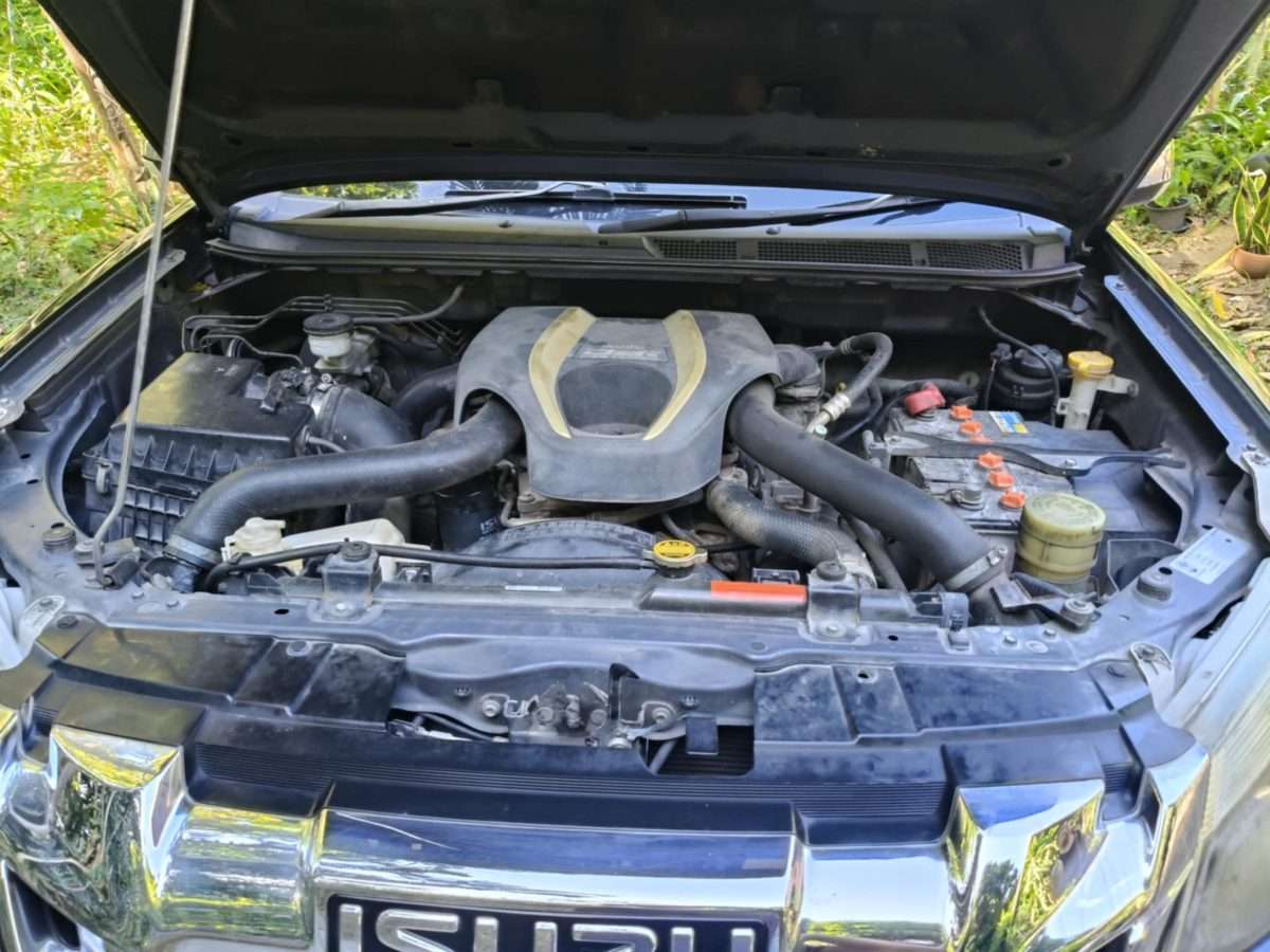 For Sale: Isuzu D-Max 2012 – 4×4 Automatic — photo 3