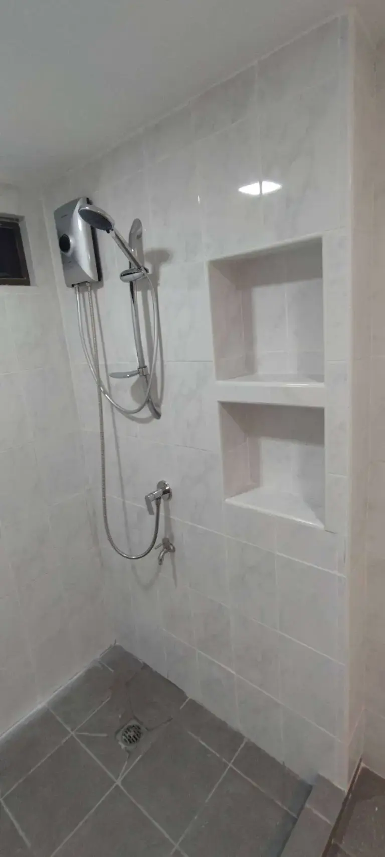 Luxury Condo  for rent now  3  Beds size room too big at sukhumvit soi 18 ให้เช่าคอนโดหรู เฟอร์ใหม่ ราคาถูกพิเศษ 3 นอน