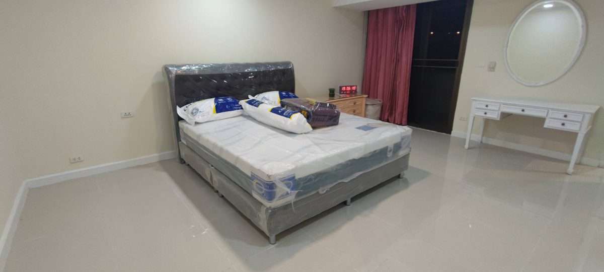 Luxury Condo  for rent now  3  Beds size room too big Fully  furnitures  at sukhumvit soi 18