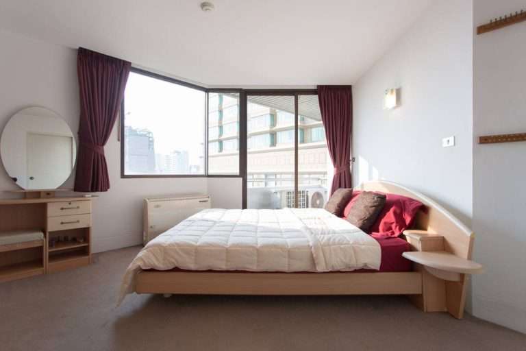 Rent Condo BTS station is on Ratchadamri , Fully furnished apartment with nice view on 11th Floor ให้เช่าคอนโดหรู รีเจนท์ รอยัล 1 ถนนราชดำริ ปทุมวัน