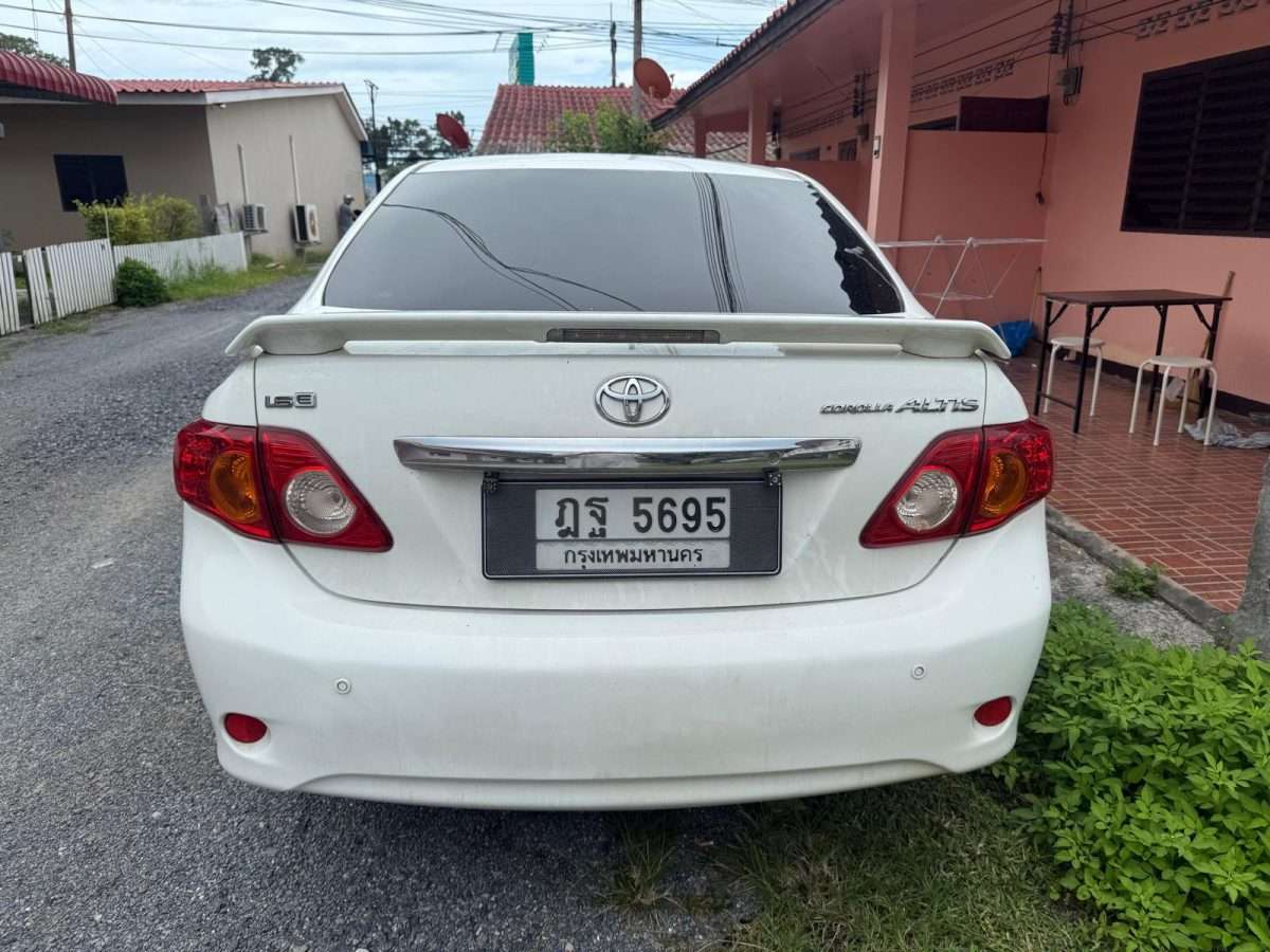 Toyota Corolla Altis — photo 2