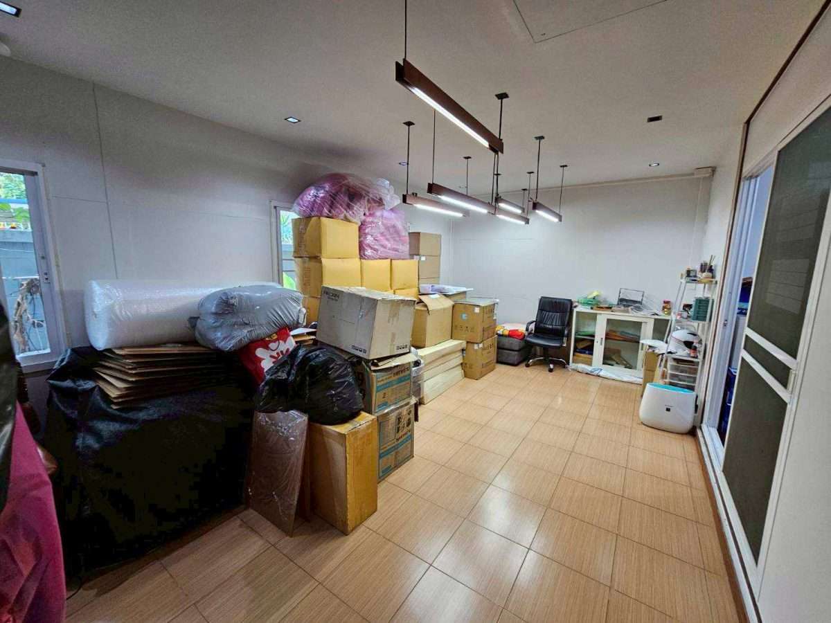 Rent Single Big House 171 sq.wah or about  684 sqm.  very good location central of  Bangkok Lat Phrao Road ให้เช่าบ้านเดี่ยวลาดพร้าว  ใกล้ห้างเซ็นทรัลลาดพร้าว — photo 3
