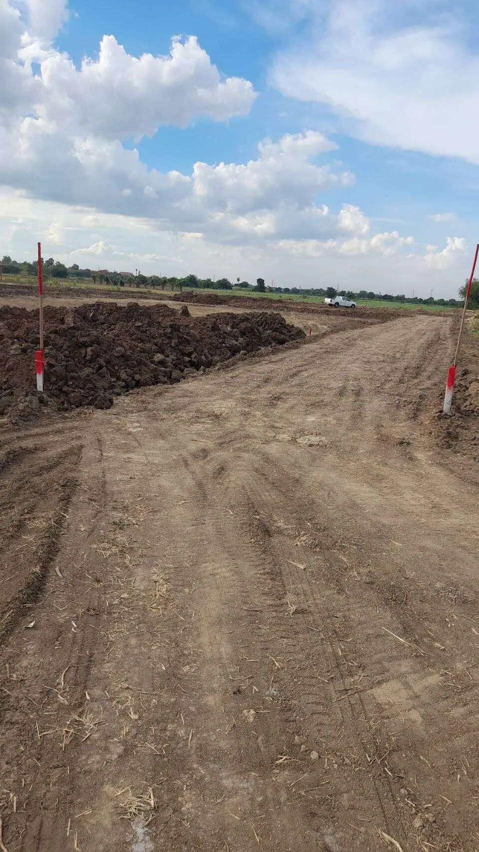 Sale Nice Land 5 Rais Nakhon Pathom suitable for residence and Projects Selling land 8,000 sq.m. at Nakhon Pathom ขายที่ดินเปล่า นครปฐม