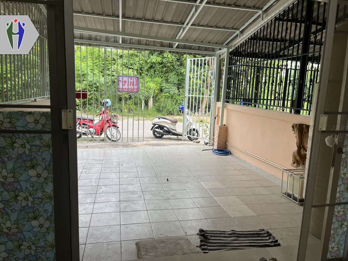 Two-story townhouse for rent in Chaiyaphruek 2 — photo 2