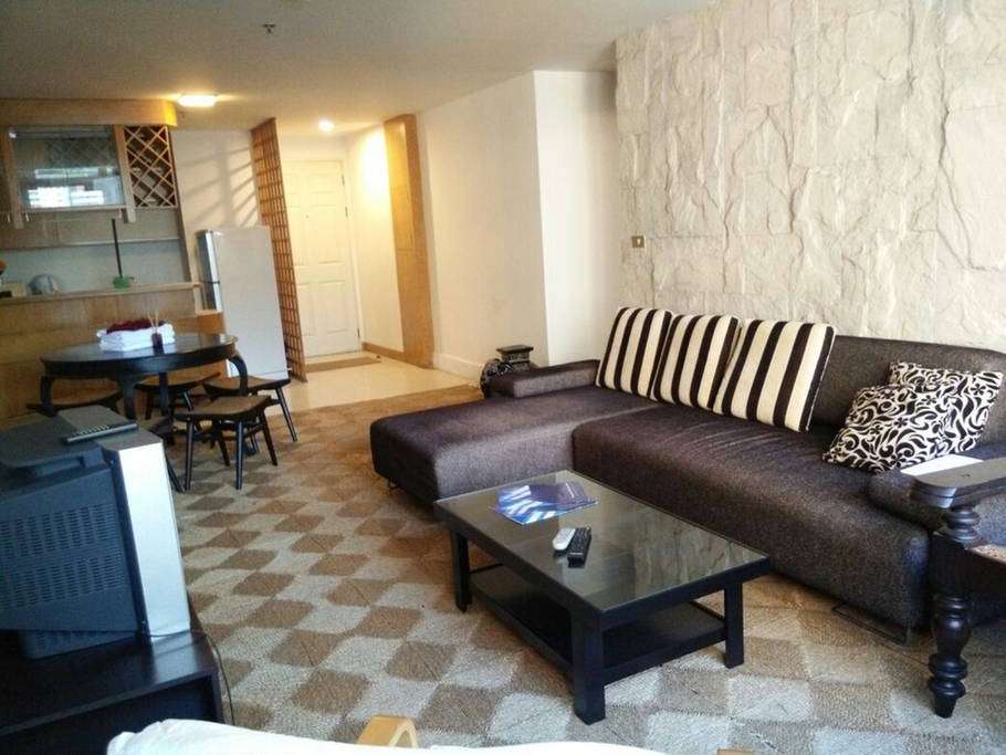 Rent  Condo 2  Beds 1 Bath at BTS Ratchadamri , Pathumwan Bangkok