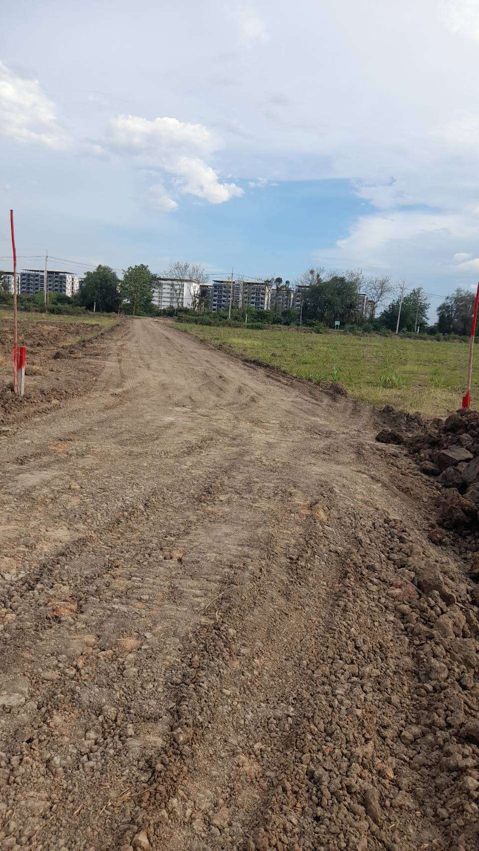 Sale Nice Land 5 Rais Nakhon Pathom suitable for residence and Projects Selling land 8,000 sq.m. at Nakhon Pathom