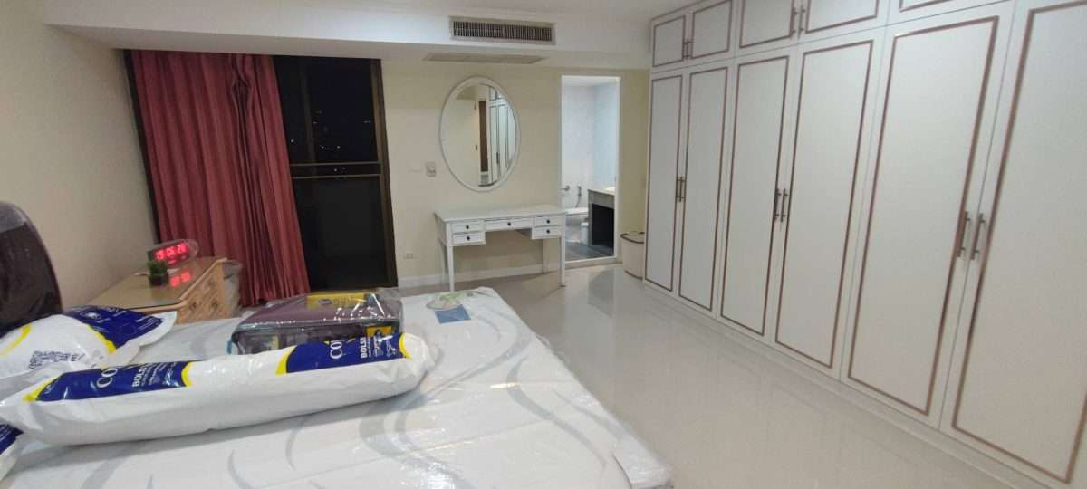 Rent Luxury Condo big area 265 sqm. 3  Beds 4  Baths big room at Sukhumvit18 — photo 2
