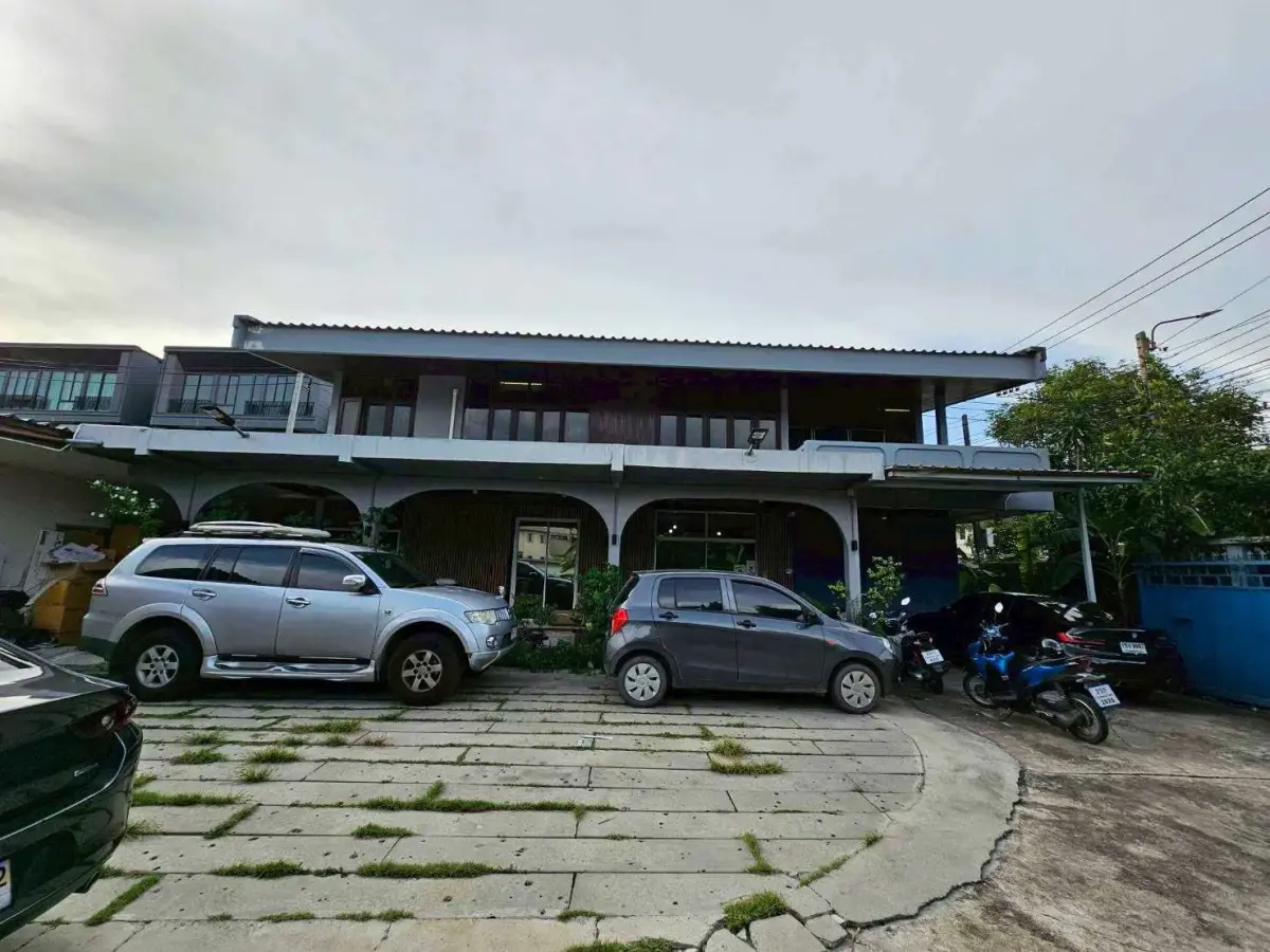 Rent single House  Urban Garden Home for Rent – Prime Location in Bangkok near Central Latphrao shopping mall and Chatujak markets and park — photo 1