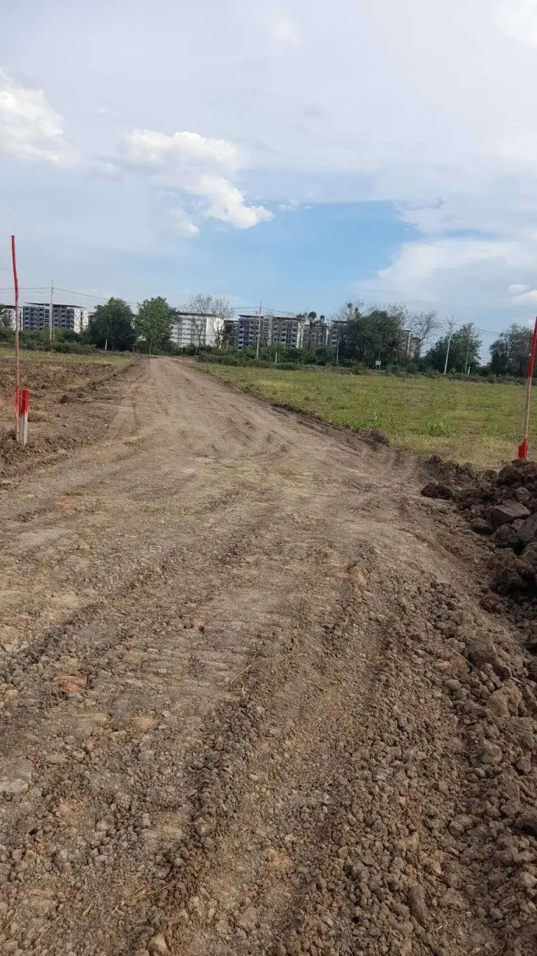 ขายที่ดินเปล่า สวยมาก ทำเลดี มี 5 ไร่The empty land can be divided at Nakhon Pathom near University