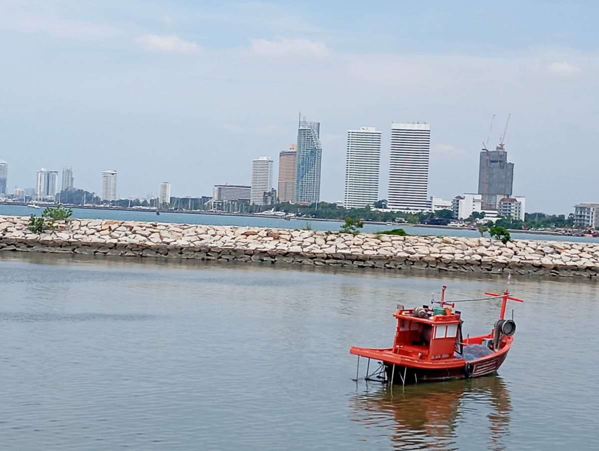 Condo for sale with a beautiful view, very to close the sea, a beautiful beach at Na Jomtien Pattaya