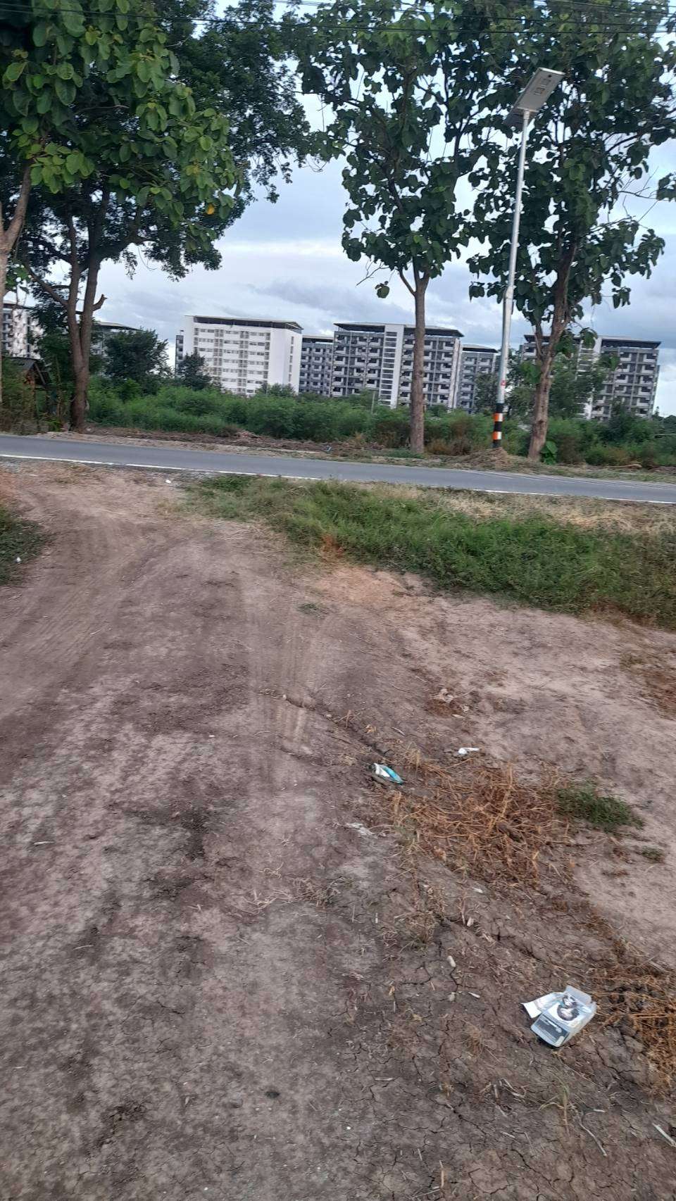 Sale big land land area 5 Rais about  2,000 sq.wah or about 8,000 sqm. ขายที่ดินแปลงสวย 5 ไร่ นครปฐม
