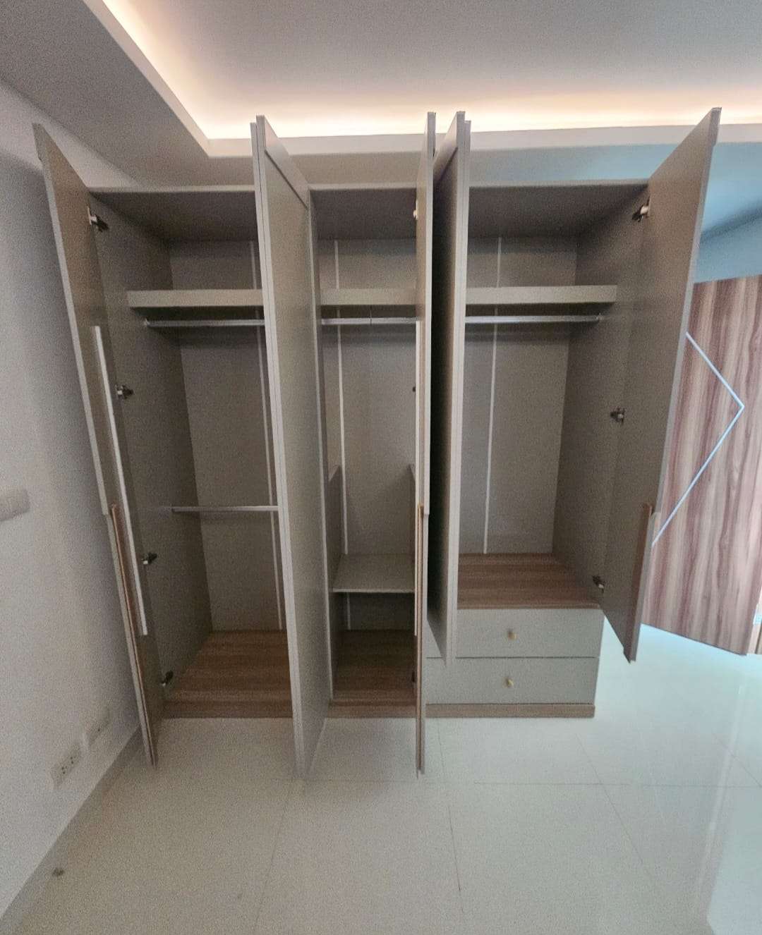 Wardrobe for sale due to over compleat