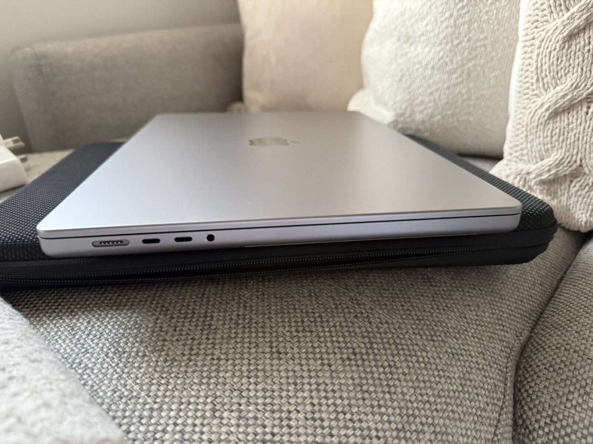 2023 Apple MacBook Pro 16-inch M2 Pro  CPU 12‑core RAM : 16 GB, Storage : SSD 1 TB — photo 2