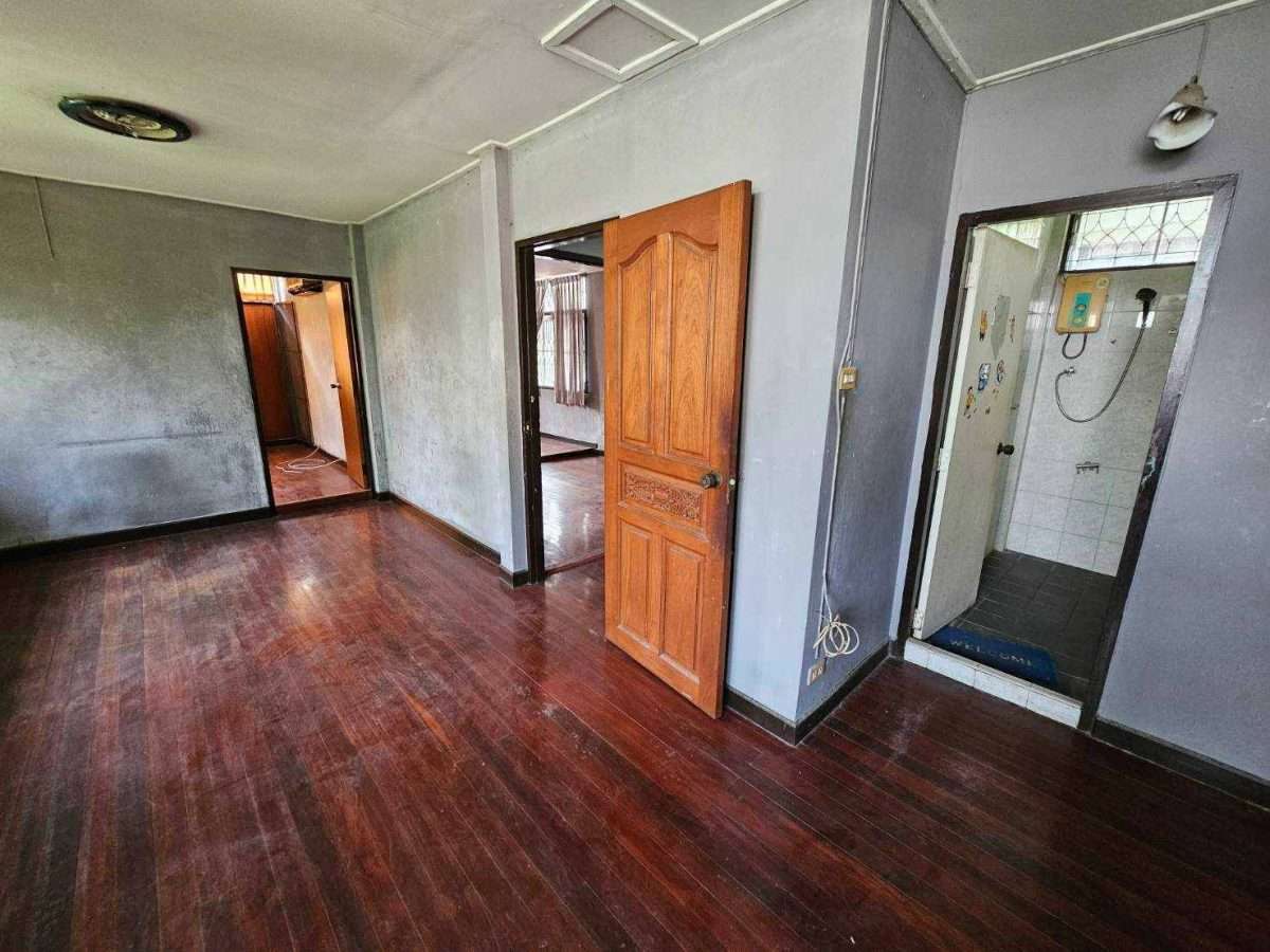 Sale and Rent old house  bigger area very closed Central Latphrao shopping malls