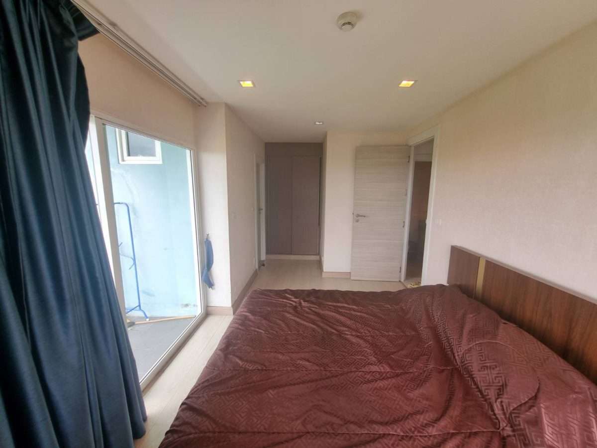 Sale  condo this 6th floor condo offers a generous 53.68 sqm. of living space. It features   2 bedrooms, 2 bathrooms near Sea — photo 2