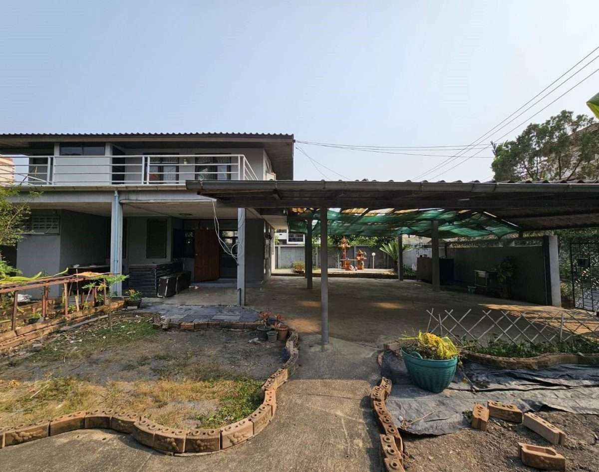 Sale and Rent Single House bigger land Latphrao Road near Central Shopping malls