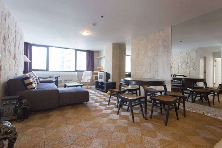 Rent  Condo 2  Beds 1 Bath at BTS Ratchadamri , Pathumwan Bangkok