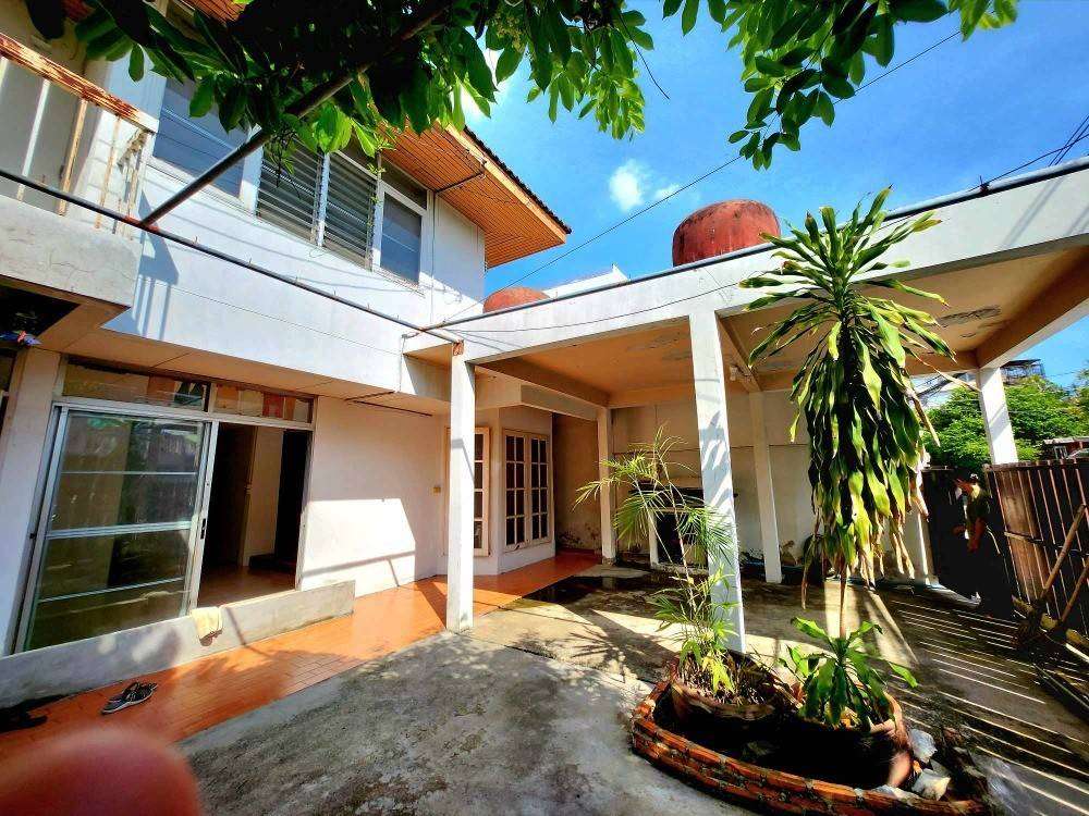 Rent Single House no furnished no furnitures empty house for rent sukhumvit BTS Bang Chak