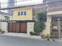 Old house for sale need to rebuild for residence business zone near MRT HUAIKHWANG  Soi Pracharat Bamphen Huai Khwang area suitable for building a house