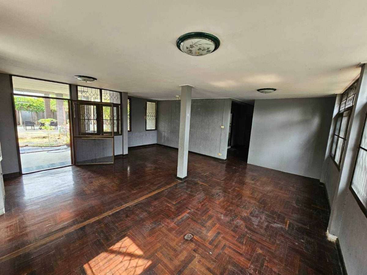 Rent Single House without furniturs bigger land Latphrao Road near Central Shopping malls