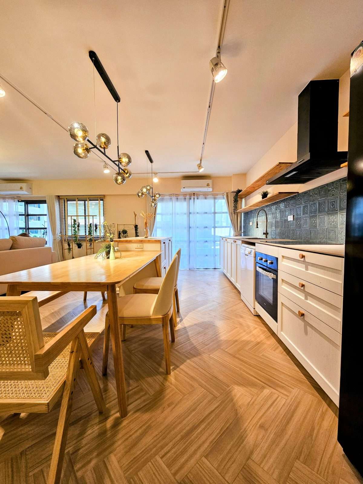 Spacious 3 Bedroom Condo Next to Nana BTS — photo 3