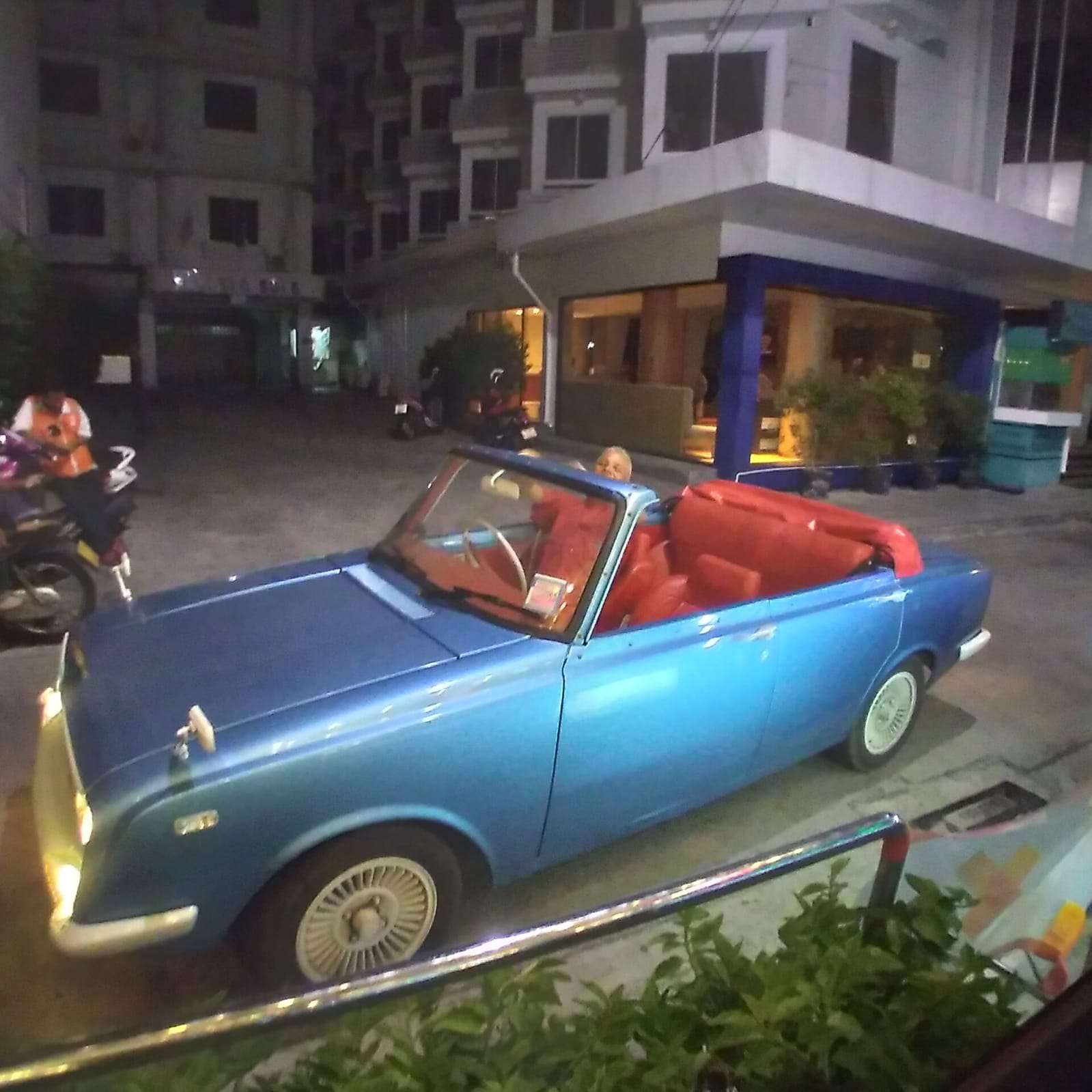 1b66804e b4b2 49ba 9c0b bf5ba47b06f1