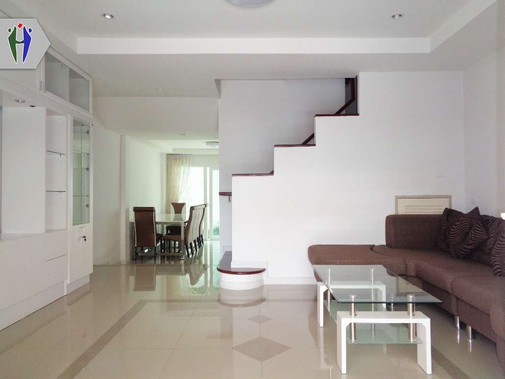 Thepprasit townhouse for rent in modern style !!