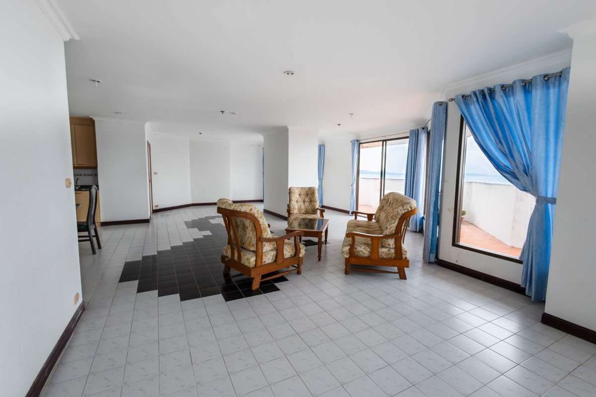 Spacious Sea View Condo in Paradise Condominium, Pattaya — photo 2