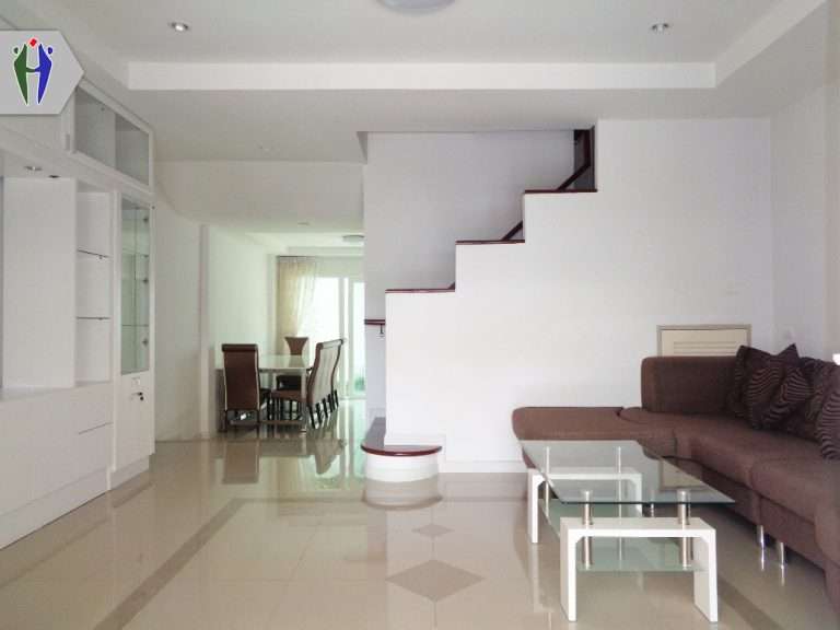Thepprasit townhouse for rent in modern style !!