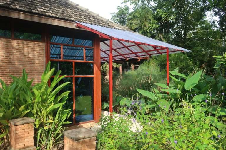 Chiang Mai: Little lakeside home for rent