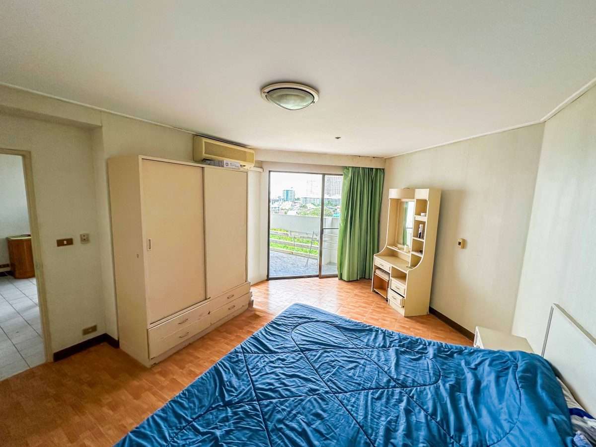 Sea &amp; City View Condo in Paradise Condominium, Pattaya