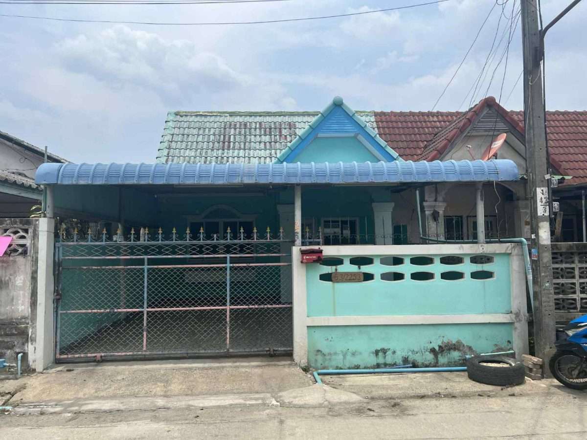 Affordable Townhouse in Prime Saphan Sung Location Investment Opportunity with Current Tenancy