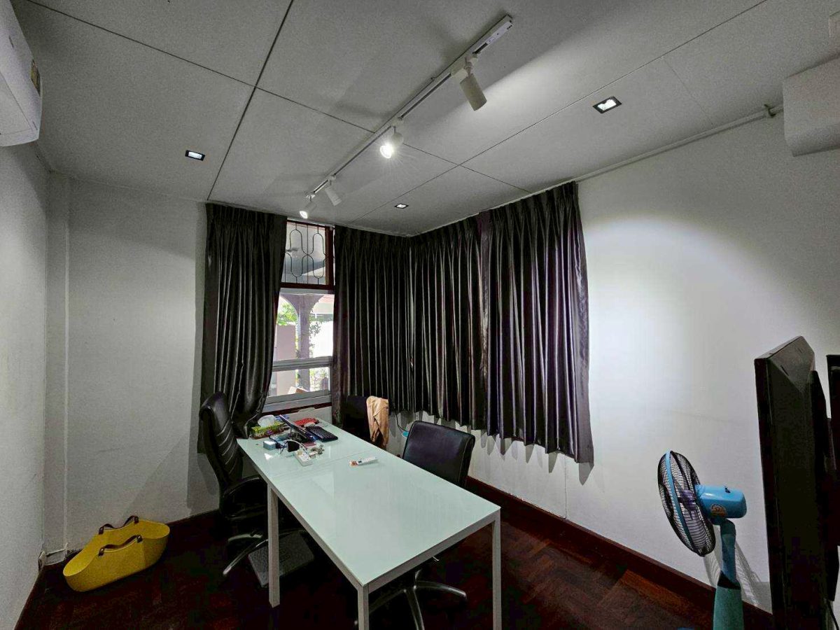 Rent  Single House bigger area very near Central Latphroa shoppings mall no furnished ให้เช่าบ้านเดี่ยวลาดพร้าว ทำธุรกิจได้ — photo 3