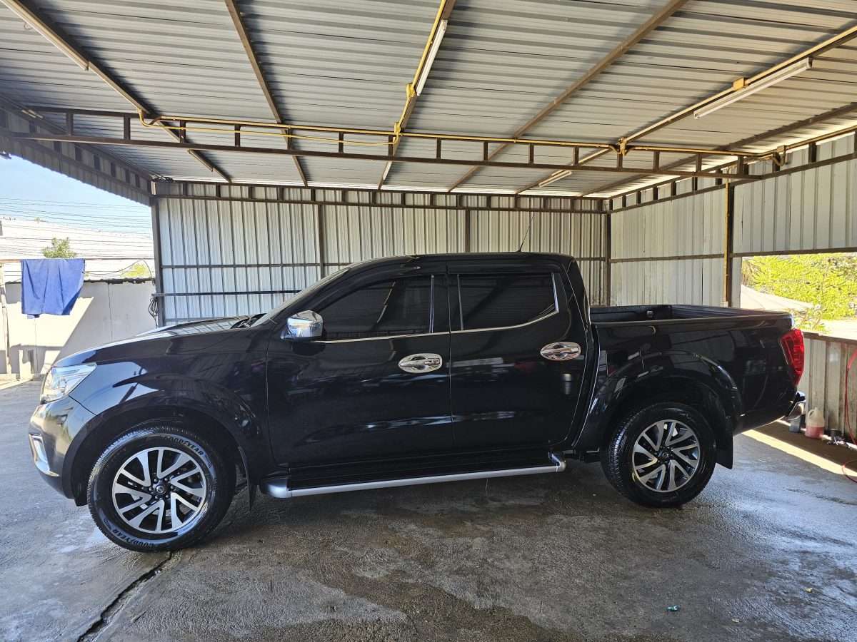 Nissan Navara Calibre V trim (top) — photo 2