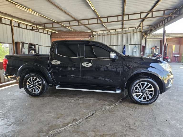 Nissan Navara Calibre V trim (top)