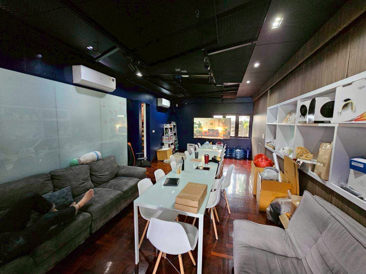 Rent  Single House bigger area very near Central Latphroa shoppings mall no furnished ให้เช่าบ้านเดี่ยวลาดพร้าว ทำธุรกิจได้ — photo 2