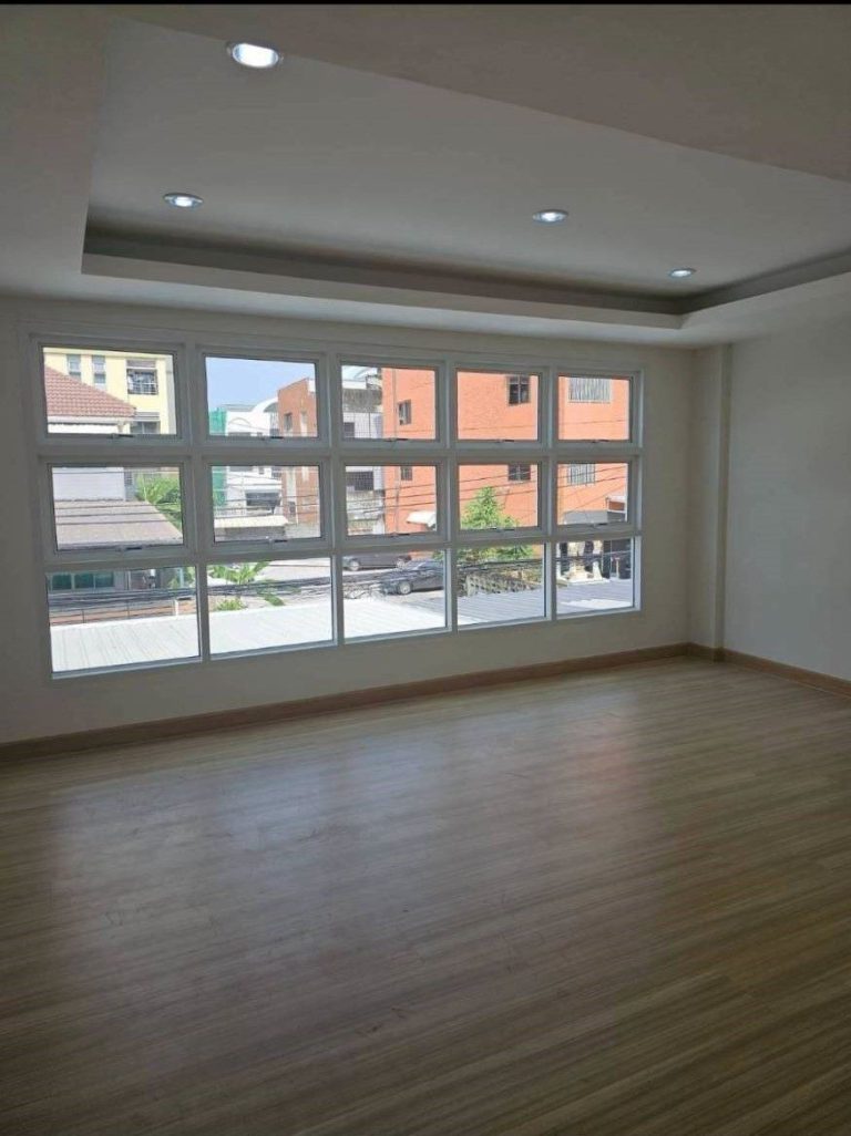 Rent  Stylish Minimalist 4-Bedroom House Near BTS Phahonyothin 69 without furnitures  Great Price บ้านให้เช่าไม่มีเฟอร์ บางเขน