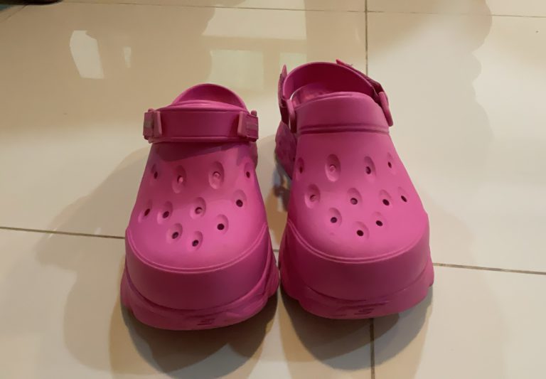 Women&rsquo;s size 42 &lsquo;FOamies &lsquo; by Skechers