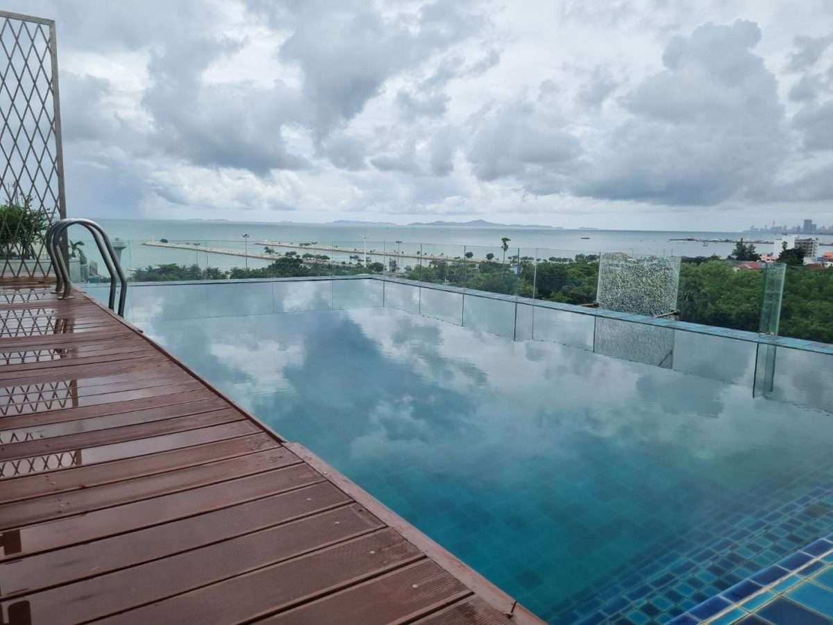 Condo for sale with a beautiful view, very to close the sea2 bedrooms, 2 bathrooms, at Pattaya Najomtien